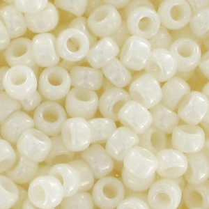 Rocaille Toho 15/0 TO15R122 - Opaque Lustered Navajo White x8g