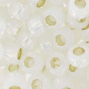 Rocaille Toho 8/0 TO8R2100 - Milky White Silver Lined