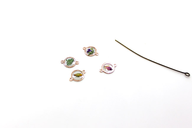 Anello in resina a LED UV con inclusione di fiori secchi : Tappa 1