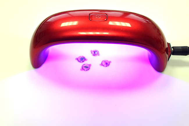 Anello in resina a LED UV con inclusione di fiori secchi : Tappa 2