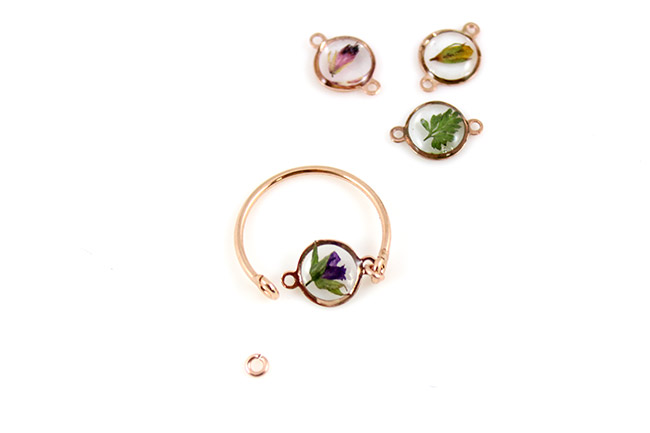 Anello in resina a LED UV con inclusione di fiori secchi : Tappa 4