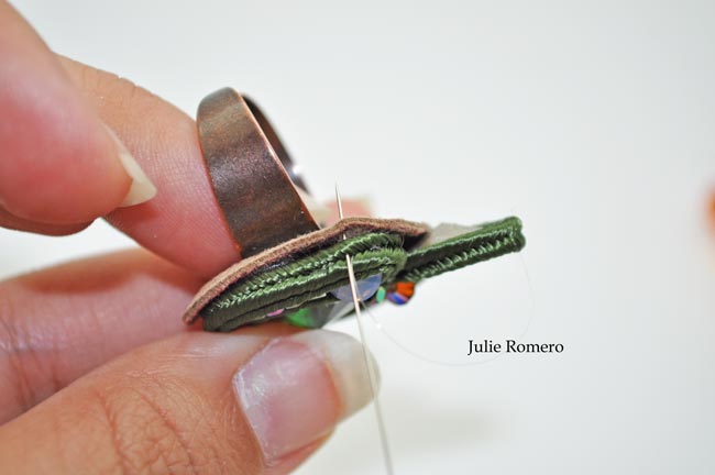 Anello della treccia con cabochon e PureCrystal ematite : Tappa 17