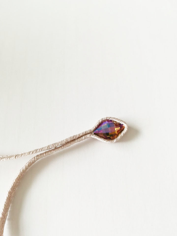 Orecchini Bright Wings in soutache chiaro di luna e cristalli PureCrystal : Tappa 2