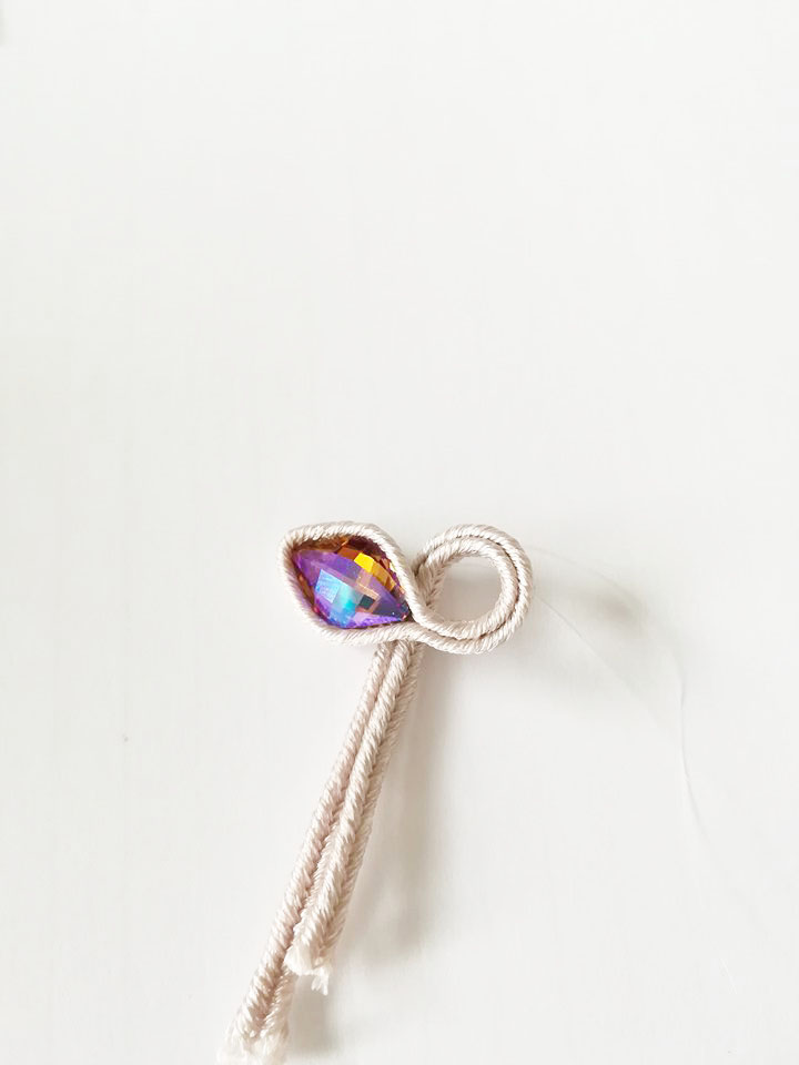 Orecchini Bright Wings in soutache chiaro di luna e cristalli PureCrystal : Tappa 3