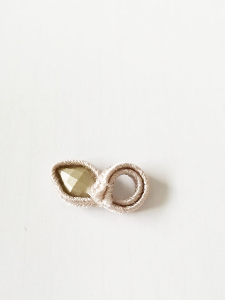 Orecchini Bright Wings in soutache chiaro di luna e cristalli PureCrystal : Tappa 4