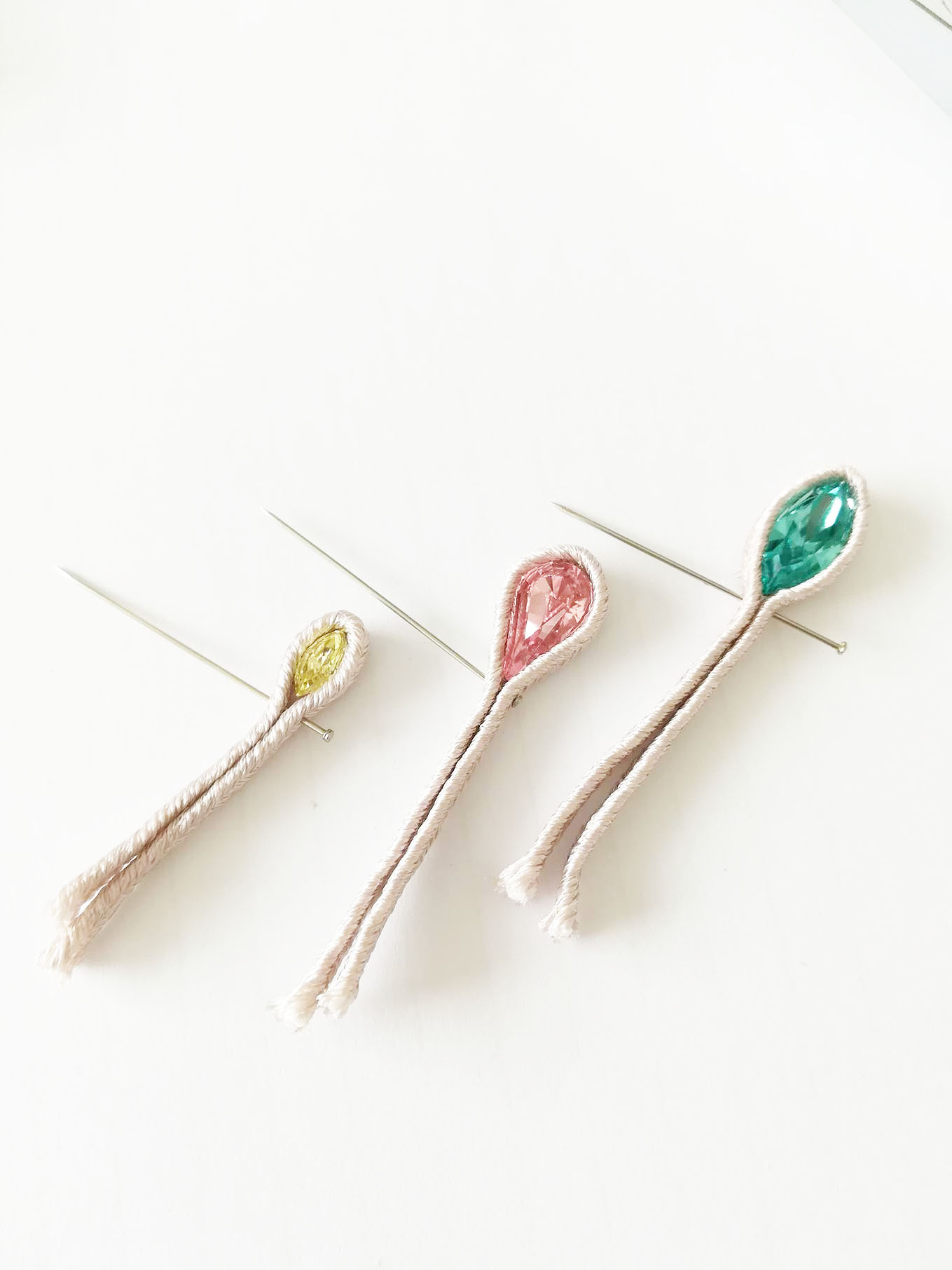 Orecchini Bright Wings in soutache chiaro di luna e cristalli PureCrystal : Tappa 9