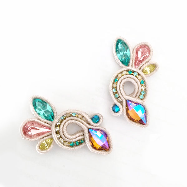 Orecchini Bright Wings in soutache chiaro di luna e cristalli PureCrystal
