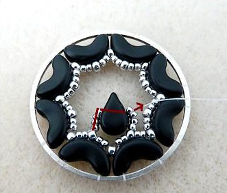 Boucles d'oreilles Sakura avec perles Amos® par Puca® étape 18 Boucles d'oreilles Sakura avec perles Amos® par Puca® étape 18