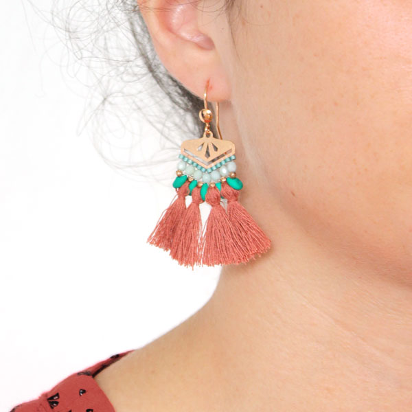 Orecchini con terminale in filo intrecciato dorato e rosa, con perline Miyuki Delicas e Superduo