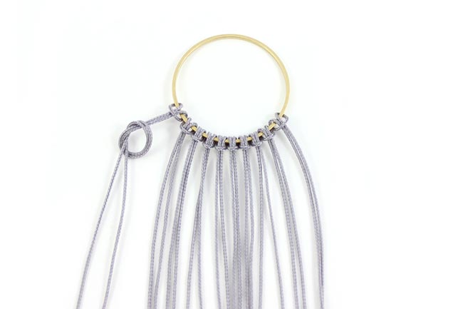 boucles d'oreilles macramé grises en fil nylon effet pluie d'or 2