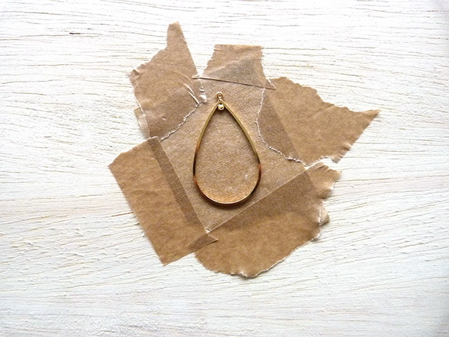 Orecchini in resina UV LED con inclusioni vegetali : Tappa 2