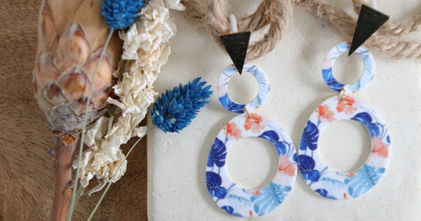 Orecchini asimmetrici XXL con pendenti fantasia Orecchini asimmetrici XXL con pendenti fantasia