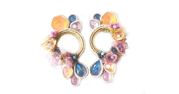 Orecchini Poutache con tessuto d'organza e PureCrystal Orecchini Poutache con tessuto d'organza e PureCrystal