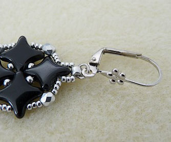 Orecchini minuti con perline Star e perline in vetro Arcos Boucles d'oreilles minute avec des perles de verre Star Beads et Arcos