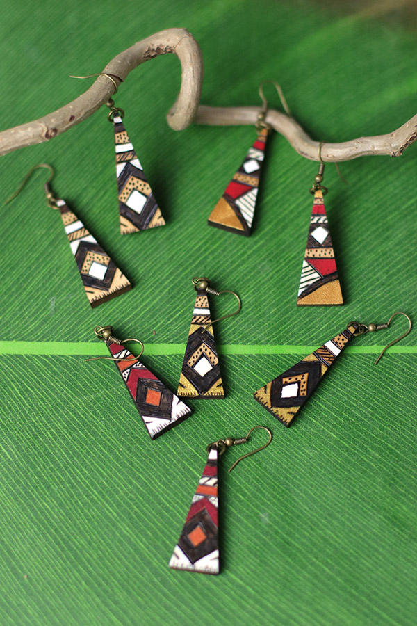 Schema Orecchini in legno pirografati