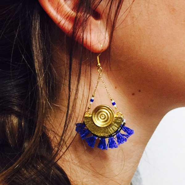 Schema Orecchini etnici fai da te in oro con treccia di nappe