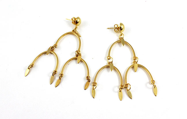 grandi anelli geometrici aggiungono chiodi grosses boucles géométriques ajout des clous