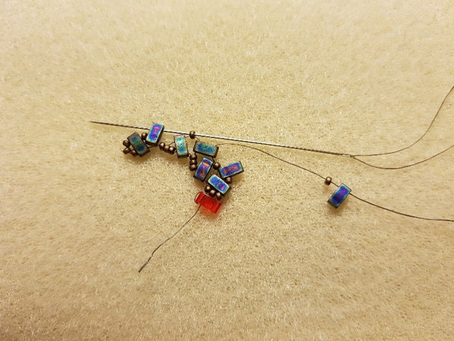 Bracelet manchette à trois chevrons en perles Miyuki Half Tila et rocailles