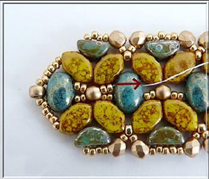 Bracciale Faustine con perle di vetro di Puca® - Francia : Tappa 20