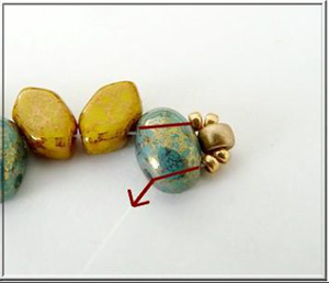 Bracciale Faustine con perle di vetro di Puca® - Francia : Tappa 4