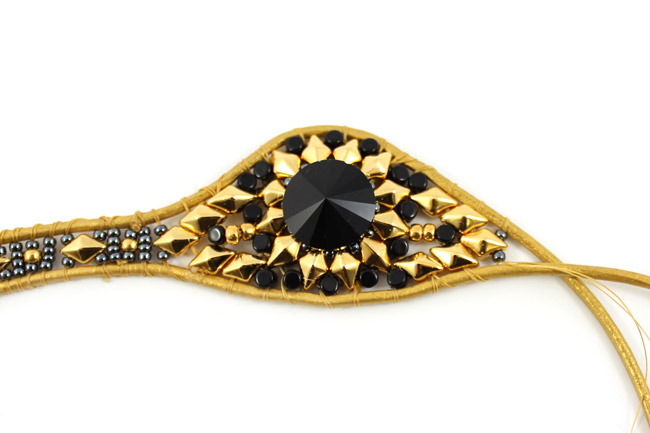 Dell'involucro del polsino nero e oro e PureCrystal Diamonduo tasto 13 Manchette Wrap Noire et Dorée Diamonduo et Bouton PureCrystal 13