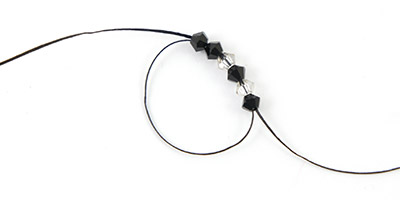 Bracciale bangle tubolare Swarovski toupies weaving peyote : Tappa 1