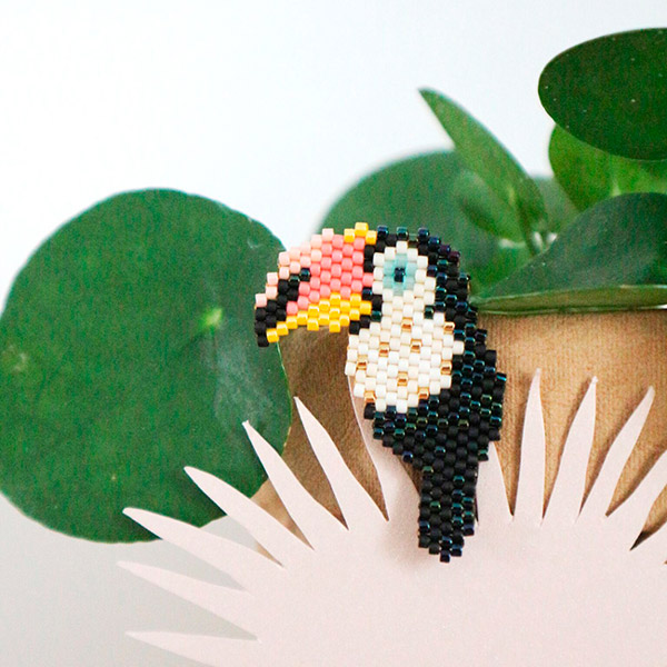 Spilla Toucan in brickstitch da My Little Bazaar
