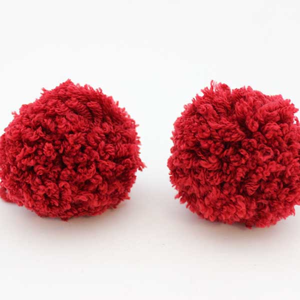 DIY déco pompons cerise DIY déco pompons cerise