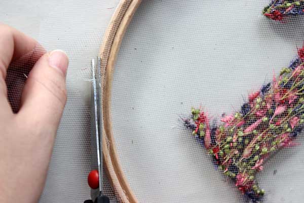 Decorazione fai da te del tamburo da ricamo con fiori secchi : Tappa 6