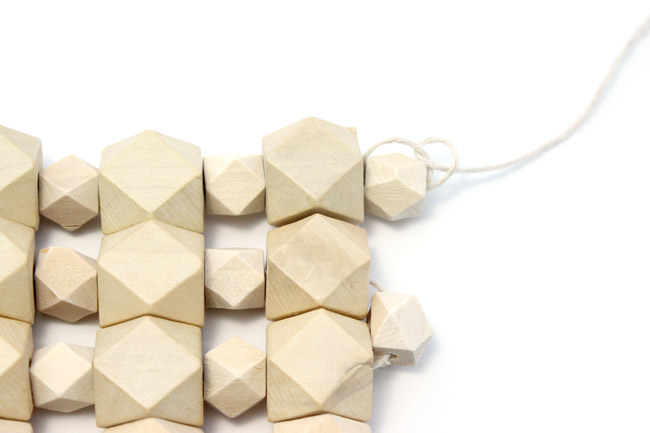 Sottopentola esagonale in legno con perline in stile scandinavo : Tappa 4