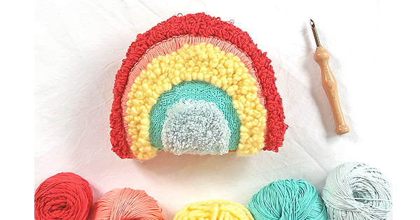 Cuscino arcobaleno fai da te con ago da punzonatura