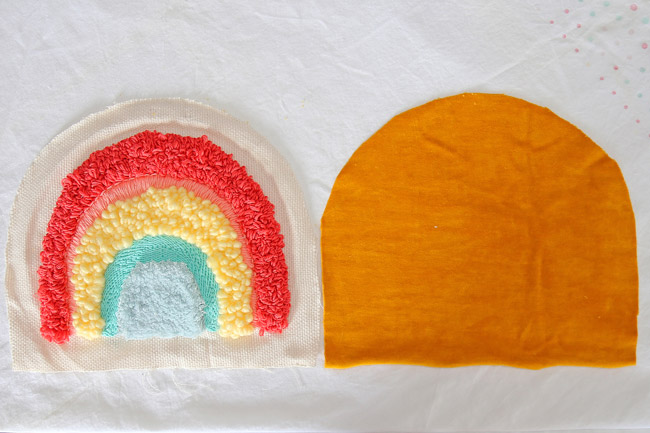 Cuscino arcobaleno fai da te con ago da punzonatura : Tappa 12