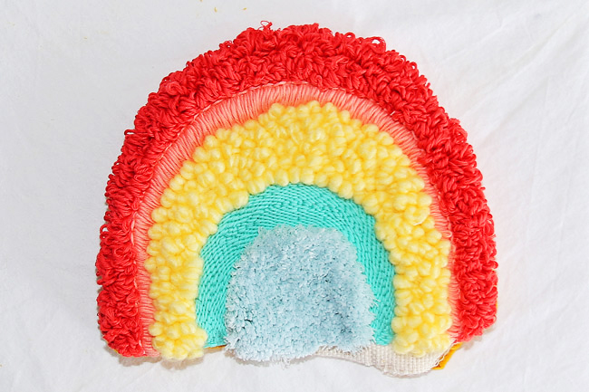 Cuscino arcobaleno fai da te con ago da punzonatura : Tappa 14