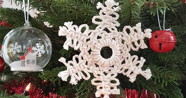 DIY étoile de Noël en macramé DIY étoile de Noël en macramé