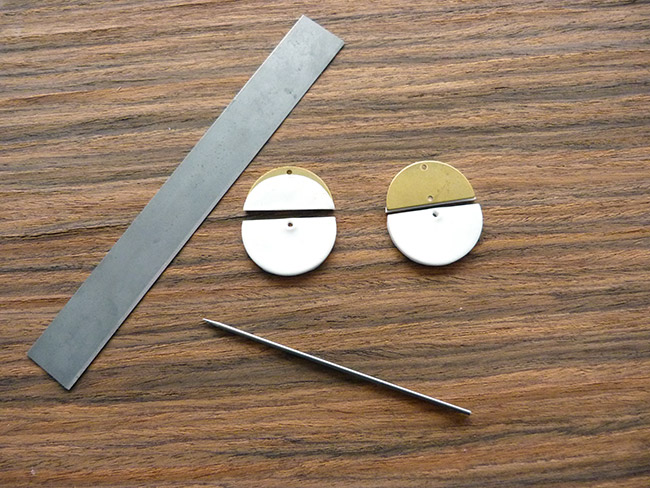 Orecchini in polimero, inchiostro e metallo : Tappa 2