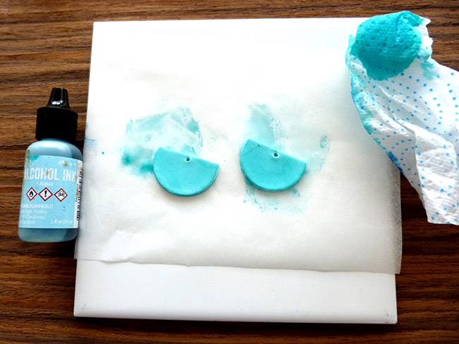 Orecchini in polimero, inchiostro e metallo : Tappa 3