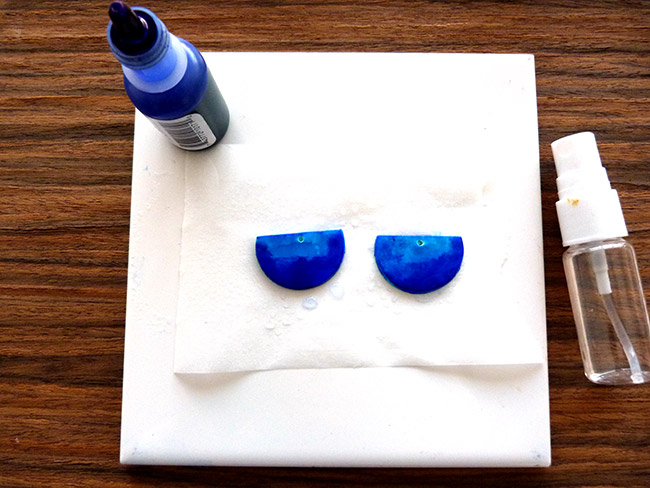 Orecchini in polimero, inchiostro e metallo : Tappa 5