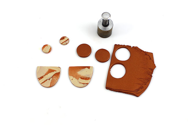 Orecchini Cernit in metallo effetto pietra champagne e bronzo : Tappa 3 Orecchini Cernit in metallo effetto pietra champagne e bronzo : Tappa 3