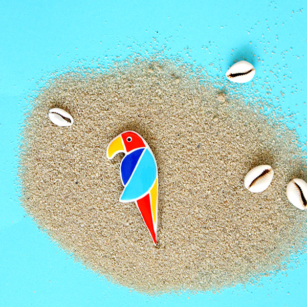 Spilla in polimero pappagallo