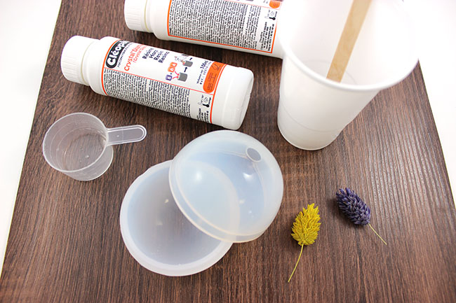 Mix di 2 componenti per rendere la resina Mélange des 2 composants pour faire la résine