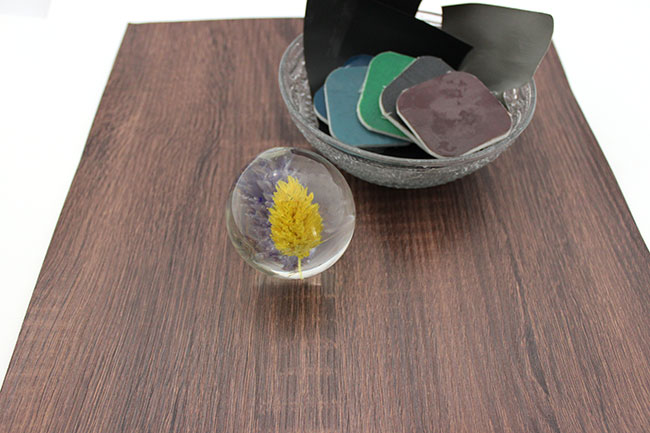 Palla fermacarte in resina con inclusione di fiori secchi : Tappa 7