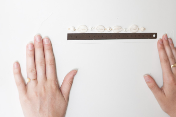 Fai da te: collana lunga in stile bohémien con conchiglie cauri : Tappa 2