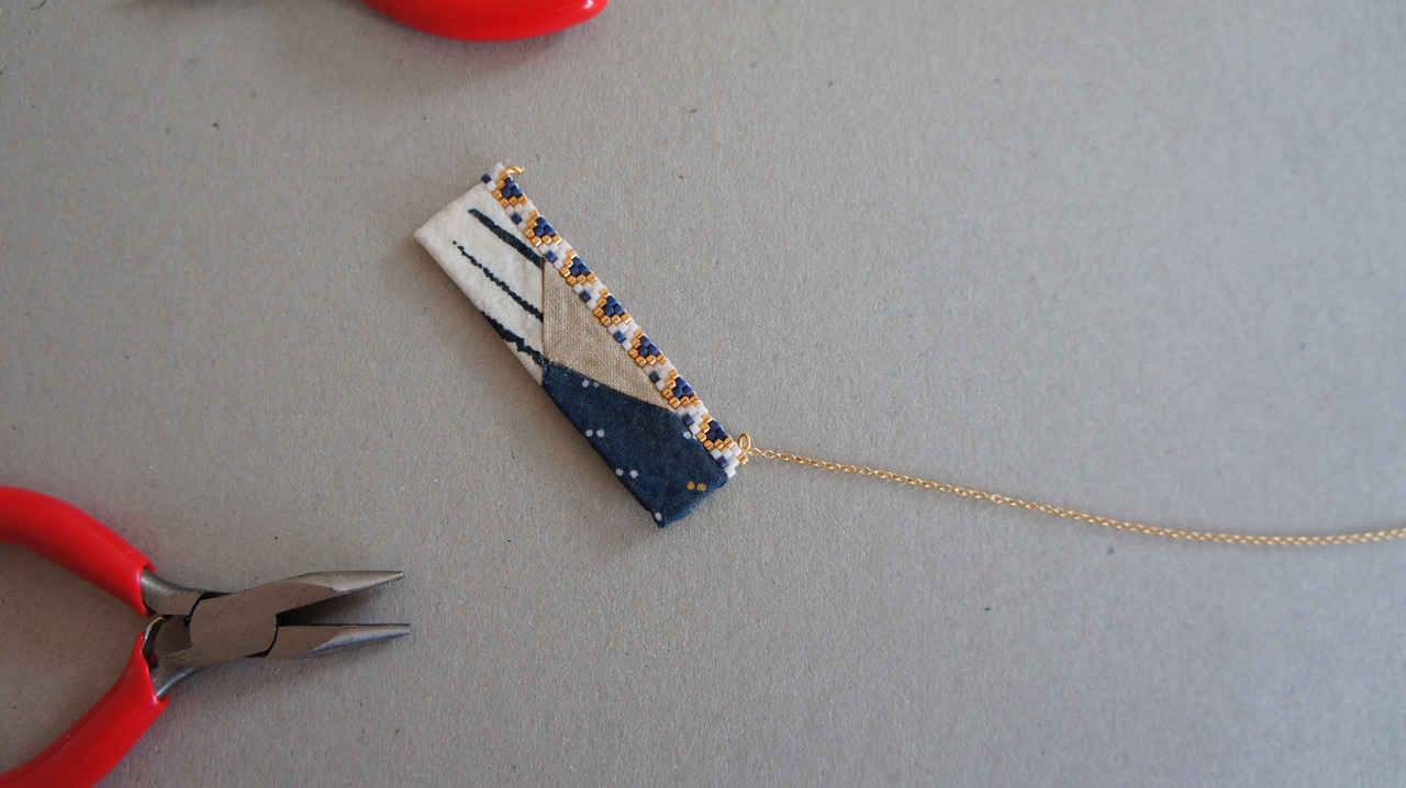 Tutoriel_Sautoir_graphique_tissu_tissage_brick_stitch_miyuki_09