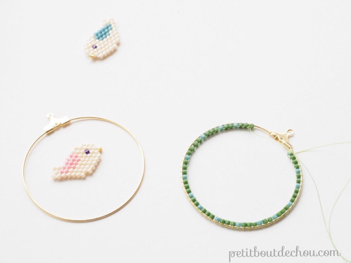 Orecchini creoli a punto mattone con uccello perline Miyuki Delicas : Tappa 3