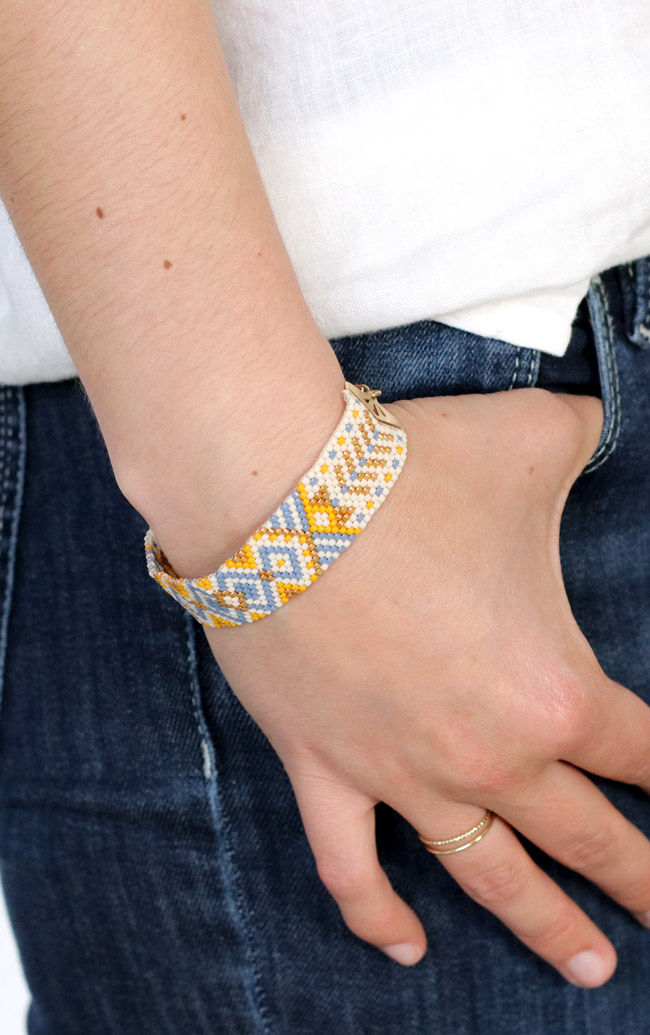 Bracciale Miyuki 13 fili di perle che tessono peyote con colori estivi pinterest Bracelet miyuki 13 rangs de perles tissage peyote impair couleurs estivales pinterest