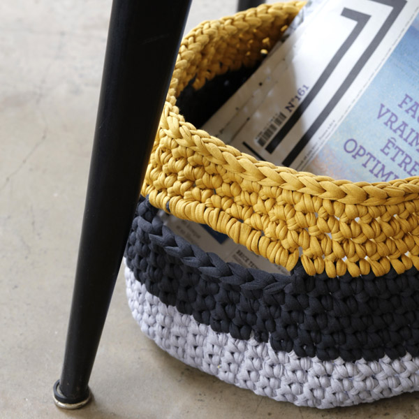 DIY Hook Basket con maniglie Cesta trapilho filo Hoooked DMC da Zak ha detto