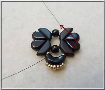 Tutoriel_boucles_oreilles_ida_perles_verre_amos_puca-10