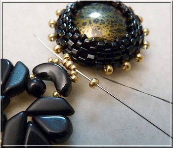Tutoriel_boucles_oreilles_ida_perles_verre_amos_puca-19