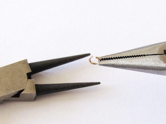 Orecchini con pendente in oro (laminato) e catena a spina di pesce : Tappa 2