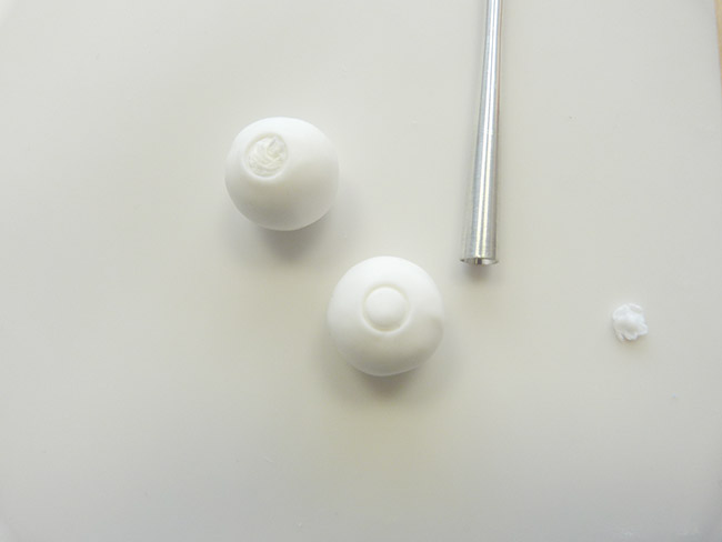 orecchini con sfere cave di argilla polimerica : Tappa 3